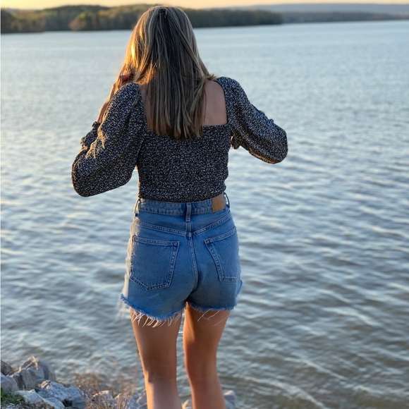 Weekday Rowe Denim Shorts High Rise Size 4 (36) - Picture 6 of 7